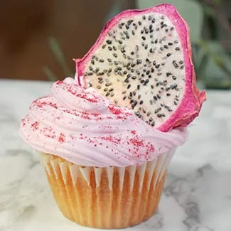 Dried dragon fruit slice - Cake decoration Dried dragon fruit slice - Cake decoration