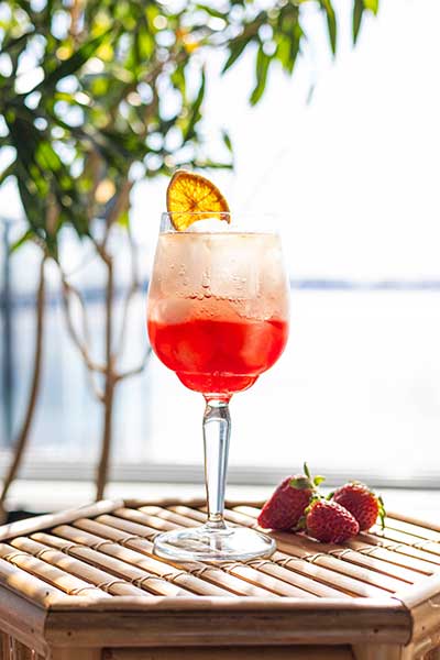 Rhubarb & strawberry spritz